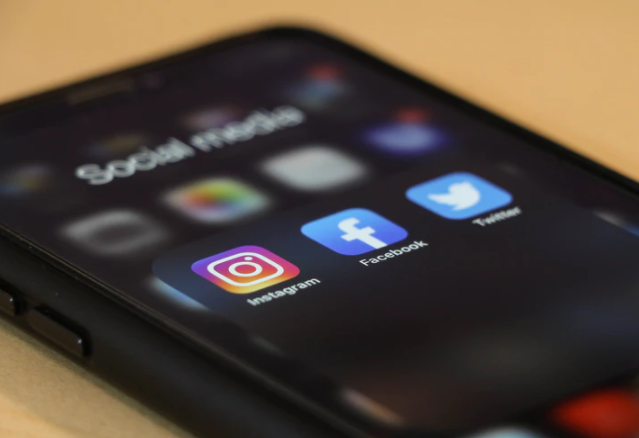 how to mute people on social media